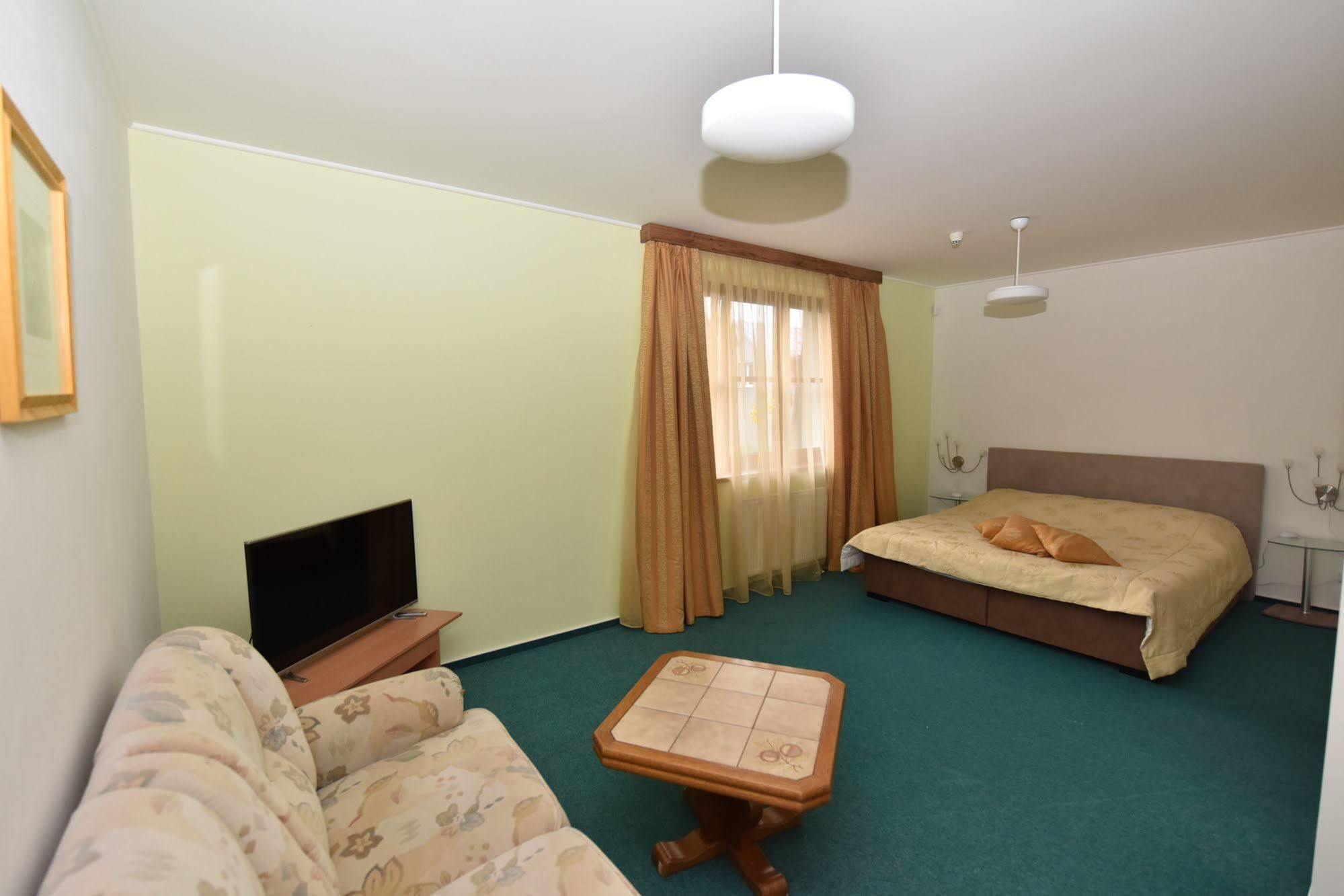 Veselí nad Lužnicí Hotel Trilobit מראה חיצוני תמונה