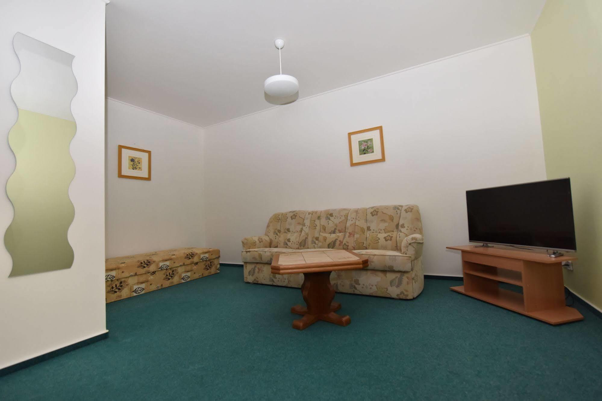 Veselí nad Lužnicí Hotel Trilobit מראה חיצוני תמונה