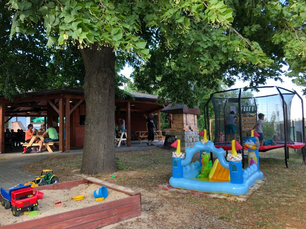 Veselí nad Lužnicí Hotel Trilobit מראה חיצוני תמונה