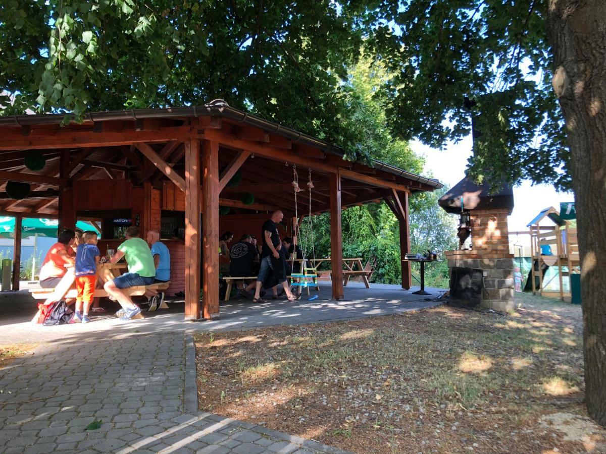Veselí nad Lužnicí Hotel Trilobit מראה חיצוני תמונה
