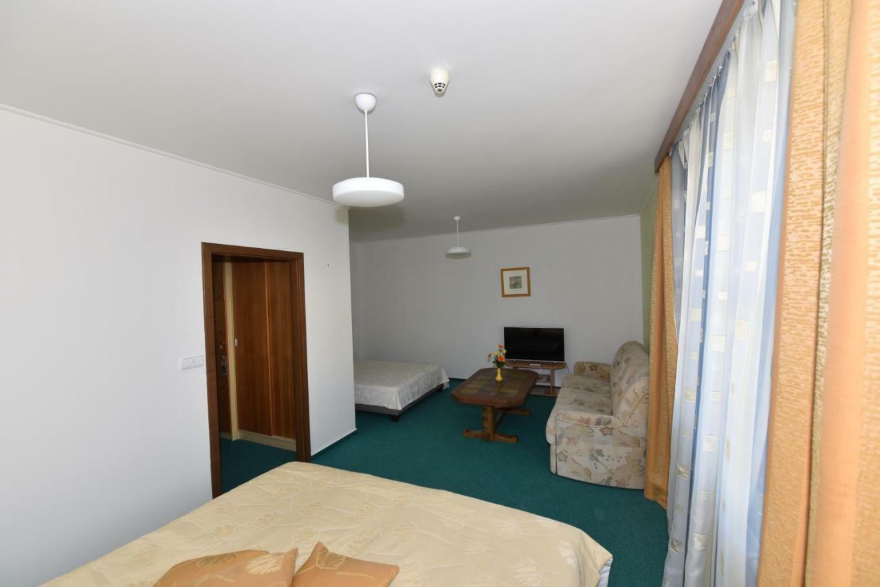 Veselí nad Lužnicí Hotel Trilobit מראה חיצוני תמונה